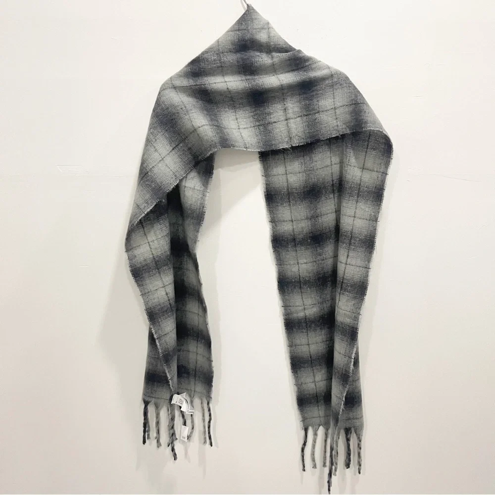 Gap Men’s Recycled Cozy Fringe Scarf Grey Plaid